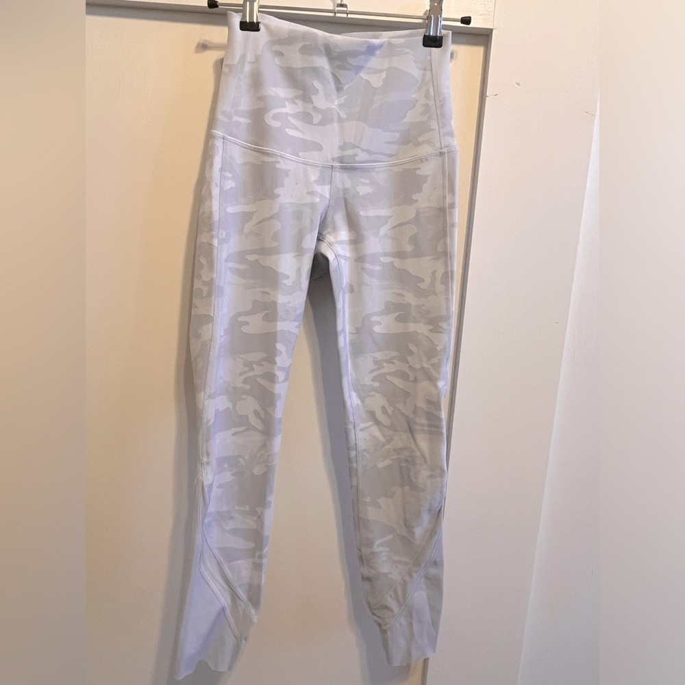 Lululemon 7/8 ribbed leggings. Limited Edition